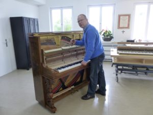 Klavier- und Cembalobaumeister Reinhold Pöhlmann , Himmelkron / Bayreuth