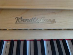 Wendel und Lung Klavier Modell 115