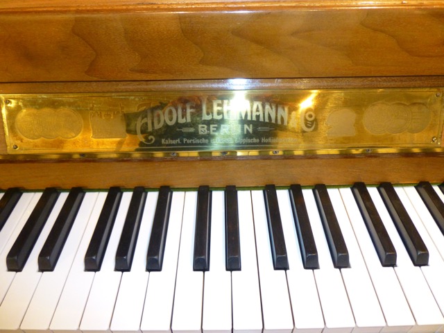 Antikes Klavier der Marke Adolf Lehmann Co & Berlin