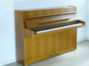 Klavier Nussbaum 2