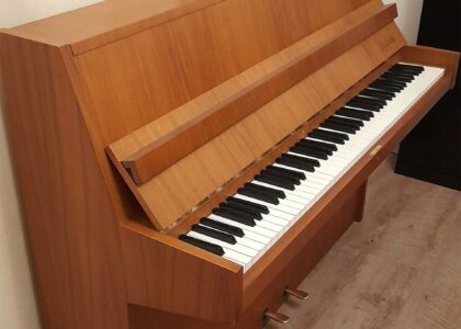 May Piano Modell 104