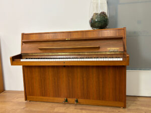 Weisbrod Kleinklavier Modell 100 – Nussbaum satiniert 1