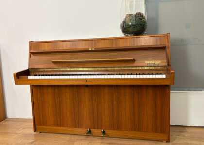 Weisbrod Kleinklavier Modell 100 – Nussbaum satiniert 1