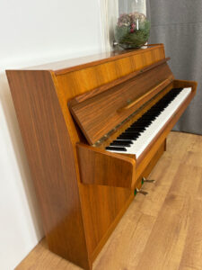 Weisbrod Kleinklavier Modell 100 – Nussbaum satiniert 2