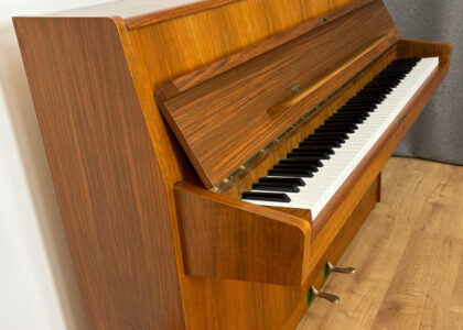Weisbrod Kleinklavier Modell 100 – Nussbaum satiniert 2